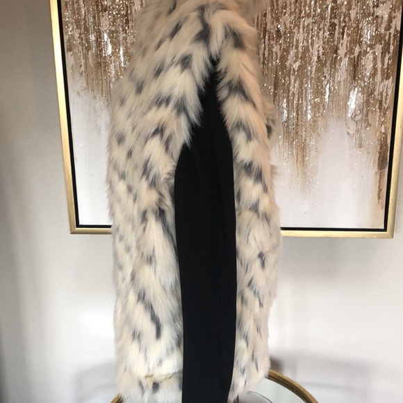 TRIBAL JEANS EGGSHELL ZIP UP FAUX FUR VEST WITH POCKETS - Picture 6 of 10